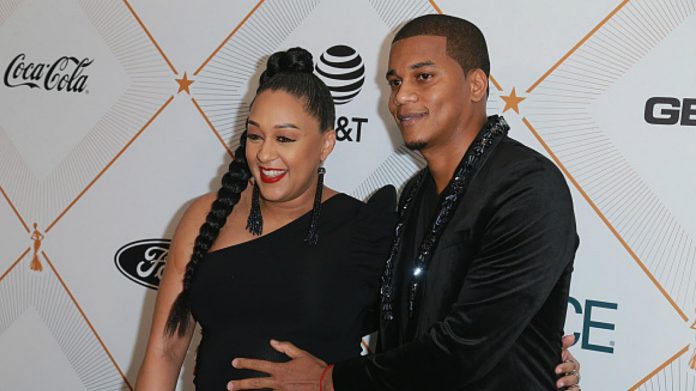 926031714-2 Tia Mowry Hardrict thegrio.com